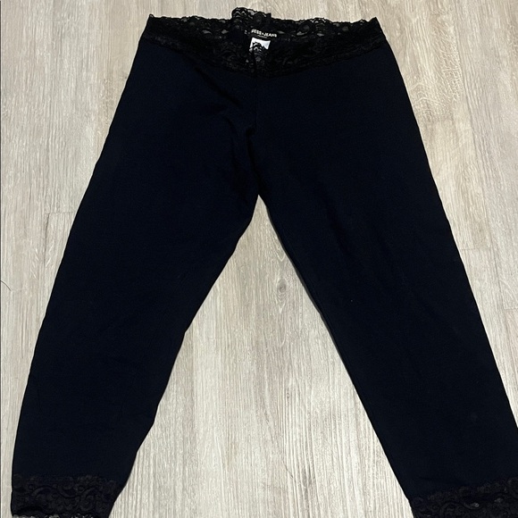 Women’s Black Lace Trim Leggings - Picture 1 of 2